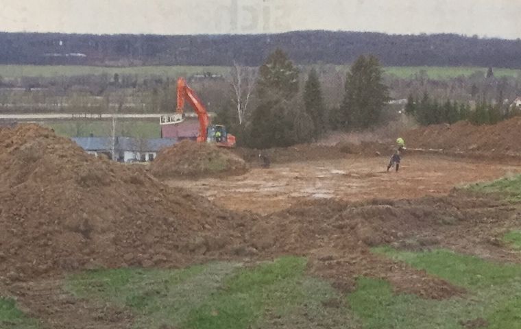 Hälfte der Neubausiedlung reserviert - Osterdorf: Sieben der Grundstück verkauft/ Erschließung frühestens Herbst fertig